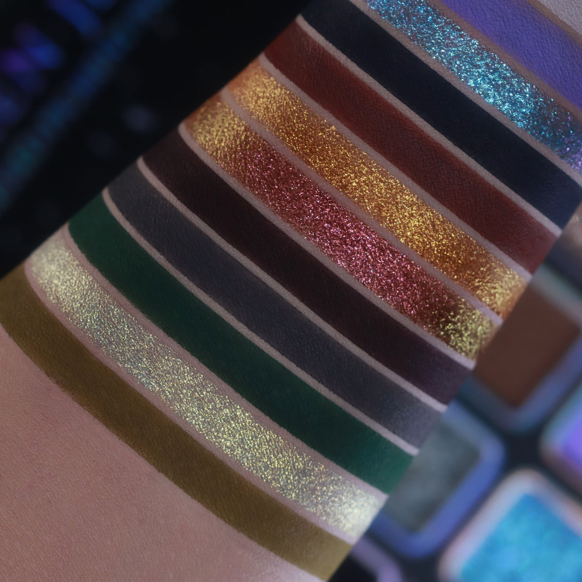 Fleur & Blush | Jewel Bloom Eyeshadow Palette — Broken Jewels